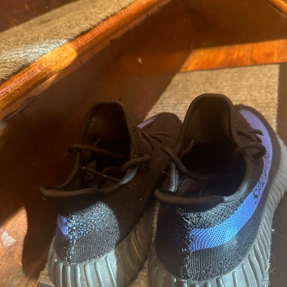 Yeezy Boost 350 V2 Dazzling Blue - Picture 3 of 4